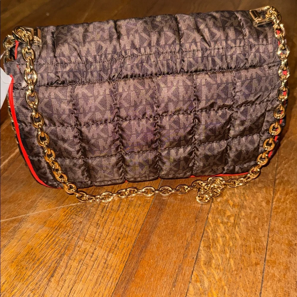 •MICHAEL KORS•NWOT BROWN & TAN LARGE QUILTED SIGNATURE-LOGO SHOULDER BAG $398.00 - Picture 12 of 14